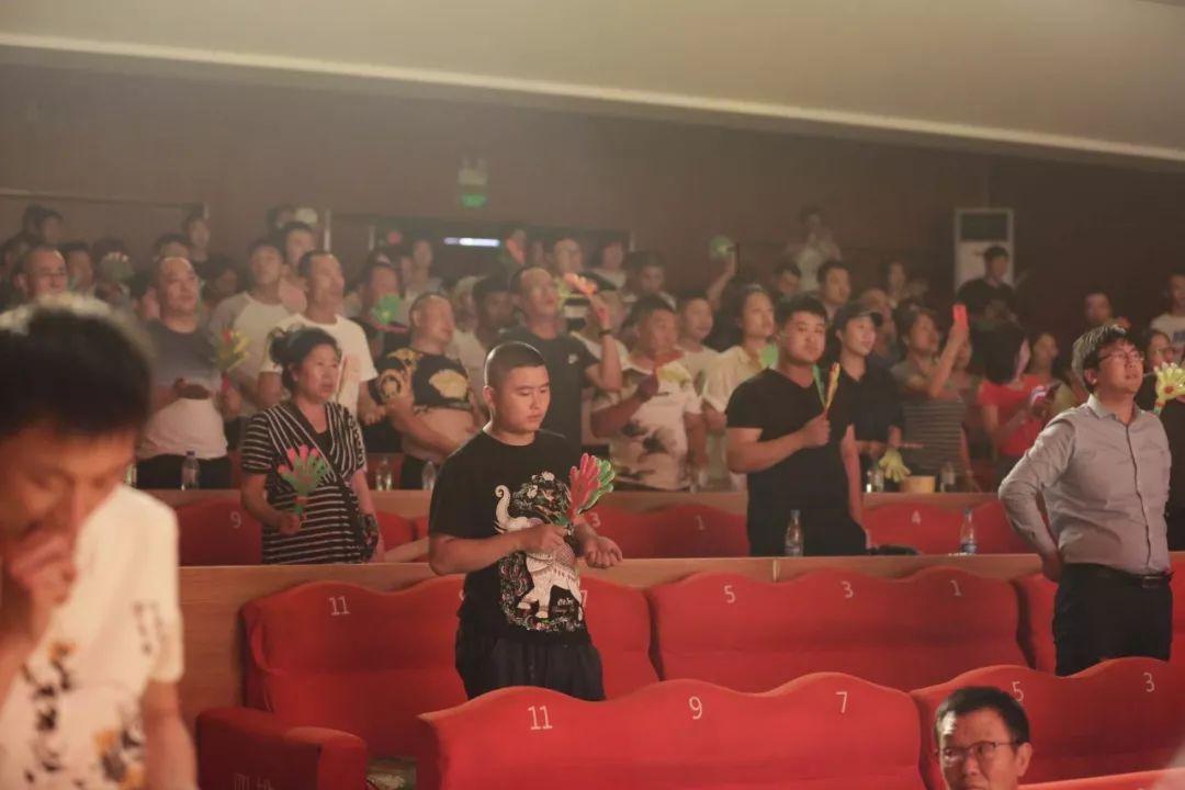 如果一个女生只穿了一件很好看的连衣裙，能说她衣品好吗？游戏画面